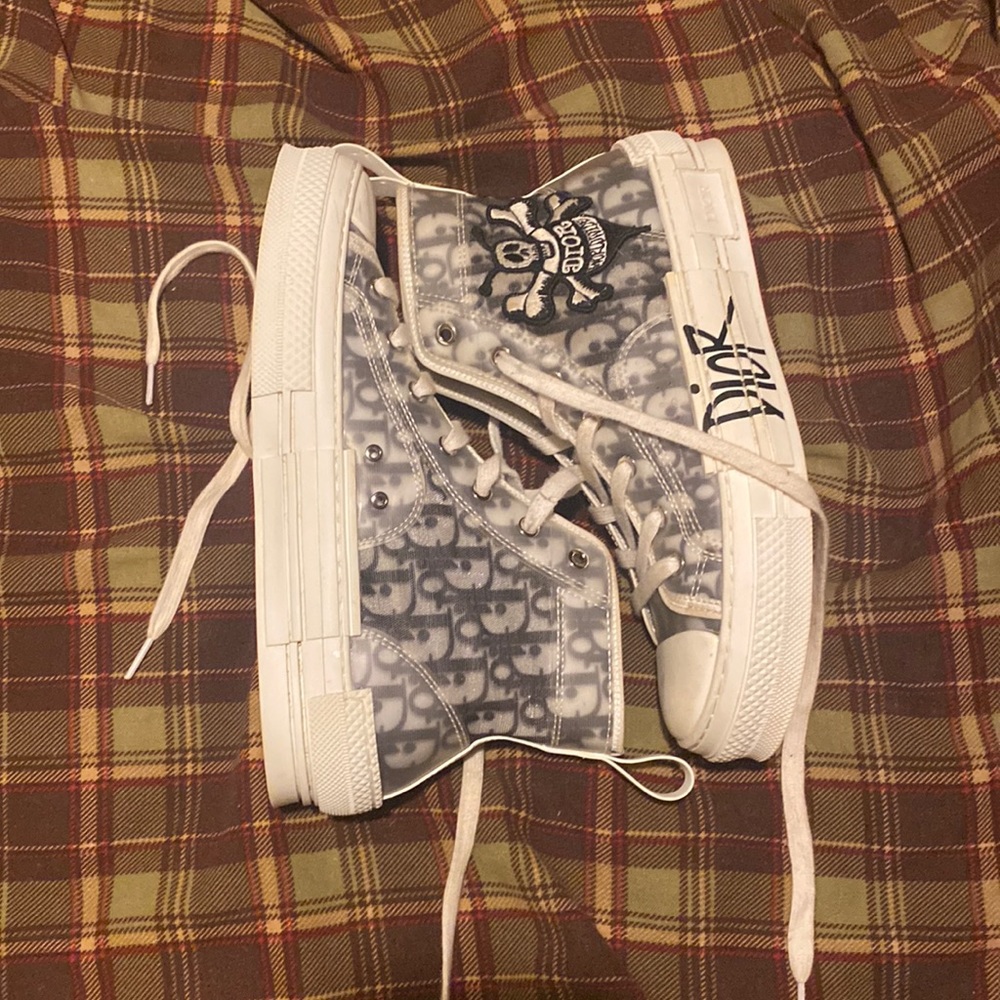 Slightly Worn Dior B23 Bee’s (Size 41) (DONT HAVE ORIGINAL BOX)